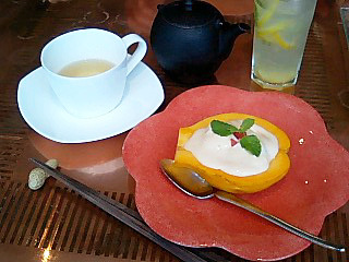 完熟パパイヤと魚介のサラダ