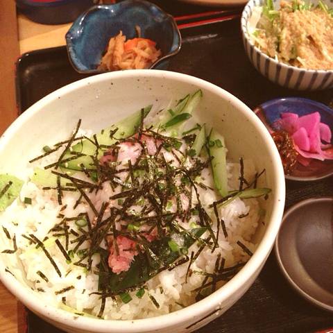 まぐろ山かけ丼