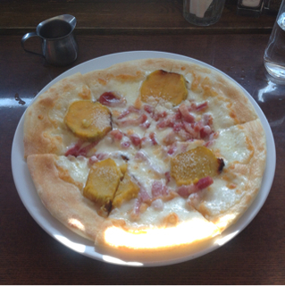 安納芋とベーコンのスィートピザ