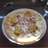 安納芋とベーコンのスィートピザ