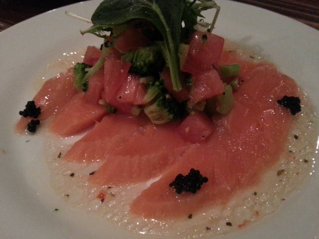 旬野菜とキングサーモンのカルパッチョ
