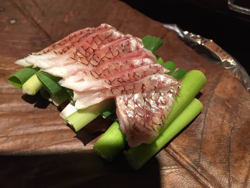 鯛と九条葱の朴葉味噌焼き