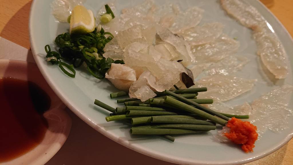 厚引きトラフグ刺し