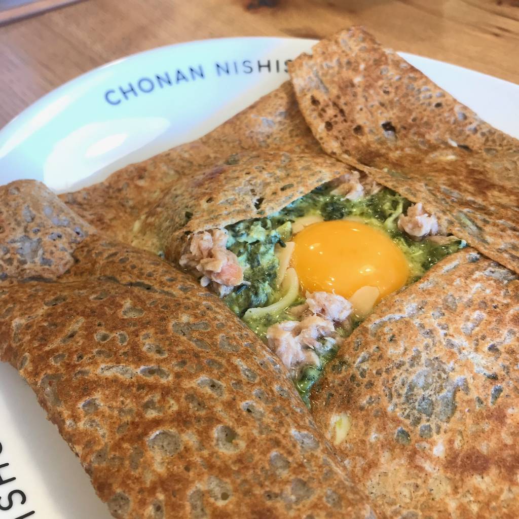 ツナとほうれん草のクリーム煮ガレット