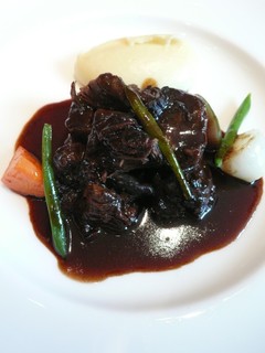 鹿肉の赤ワイン煮