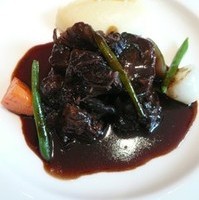 鹿肉の赤ワイン煮