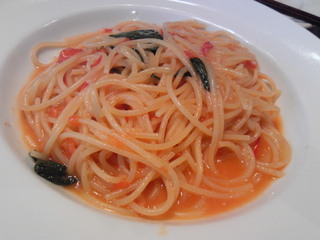 トマトとバジルのペペロンチーノ