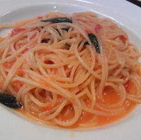 トマトとバジルのペペロンチーノ