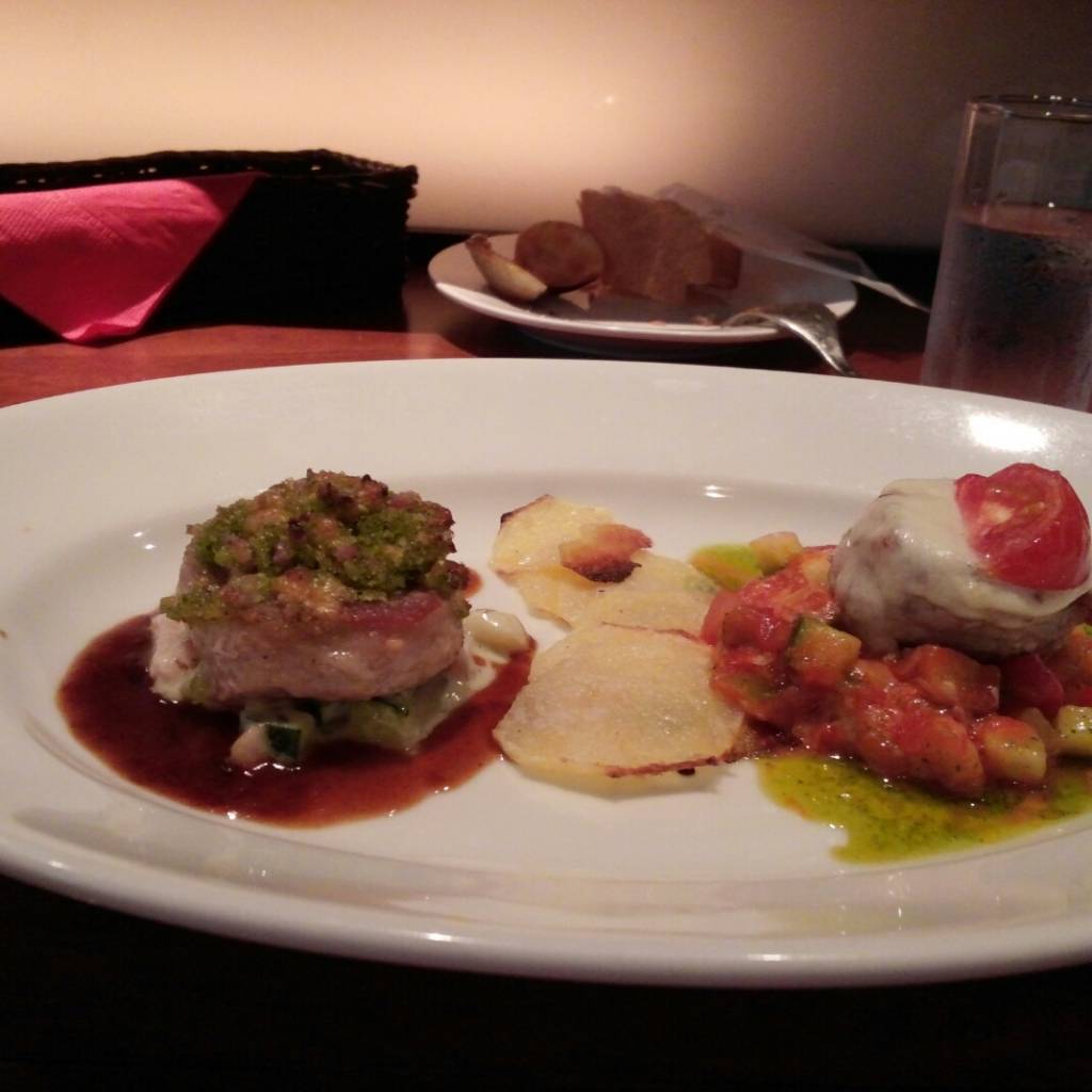 豚フィレ肉の三枚肉巻き２種ソース