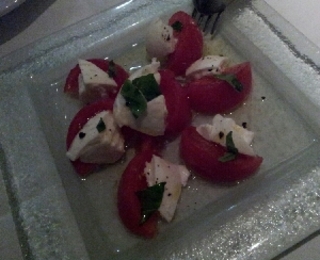 ”カプレーゼ”　ブッファラとフルーツトマトで