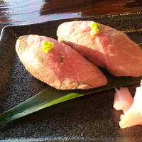 県産黒毛和牛ローストビーフの　握り寿司