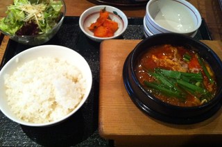 豚キムチチゲ＋チヂミセット