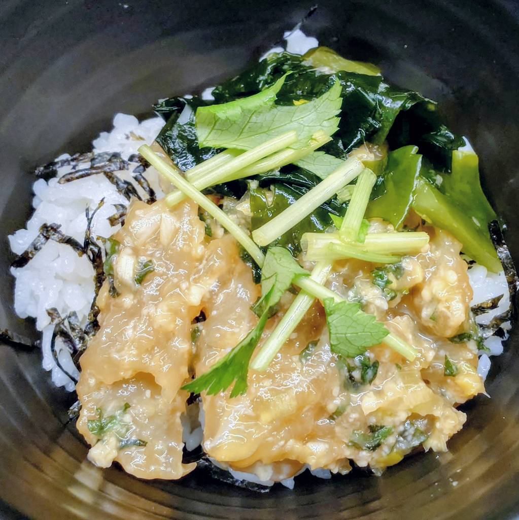 三陸産ひらめの醤油麹とわかめのだし茶漬け