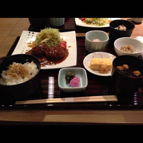 豆まるの煮込みはんばーぐ膳