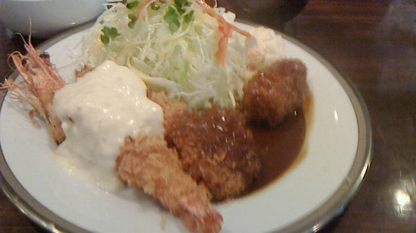 ミックスフライランチ（有頭エビフライ、チキンカツ、ミンチカツ、クリームコロッケ）