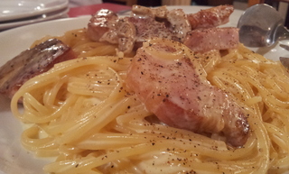 厚切ベーコンのカルボナーラ