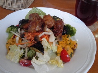 テリヤキチキンとカボチャのサラダ　柚子ドレッシング