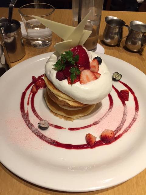 ベリーミルフィーユ（ストロベリーアイス＆生クリーム付き）