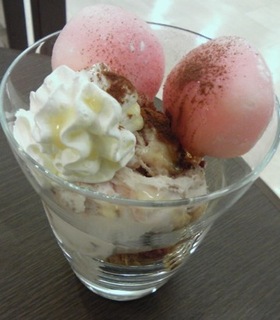 Ｔ’ｓパフェ　桜