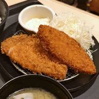 ロースかつ＆サーモンフライ定食