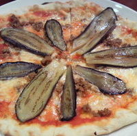 豚そぼろと茄子のピッツア