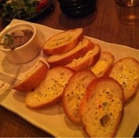 鶏のレバーペースト　ガーリックトースト添え