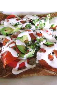 信州サーモンとアボカドのガレット