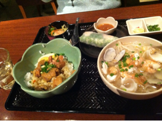 ミニチキンカレーとミニフォーセット