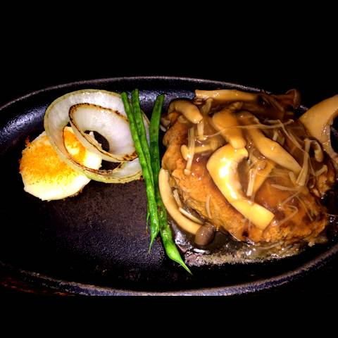 ソースは三種類　★デミグラスソース★／★和風オニオンソース★／★今週のソース★