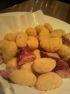 揚げニョッキとパンチェッタの盛り合わせ