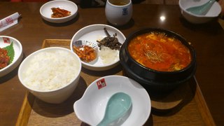 赤いスンドゥブセット