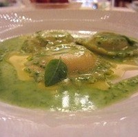 じゃがいもを詰めたラヴィオリバジリコ風味