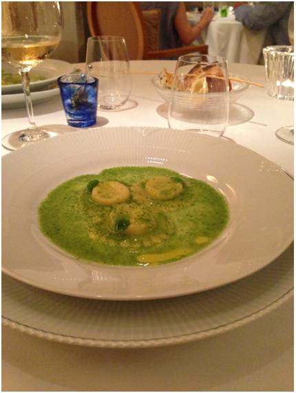 じゃがいもを詰めたラヴィオリ　バジリコ風味