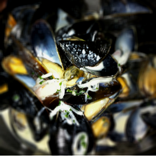 ムール貝のマリニール　白ワイン蒸し