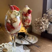 いちごのグラスデザート（大）１，４５０円…