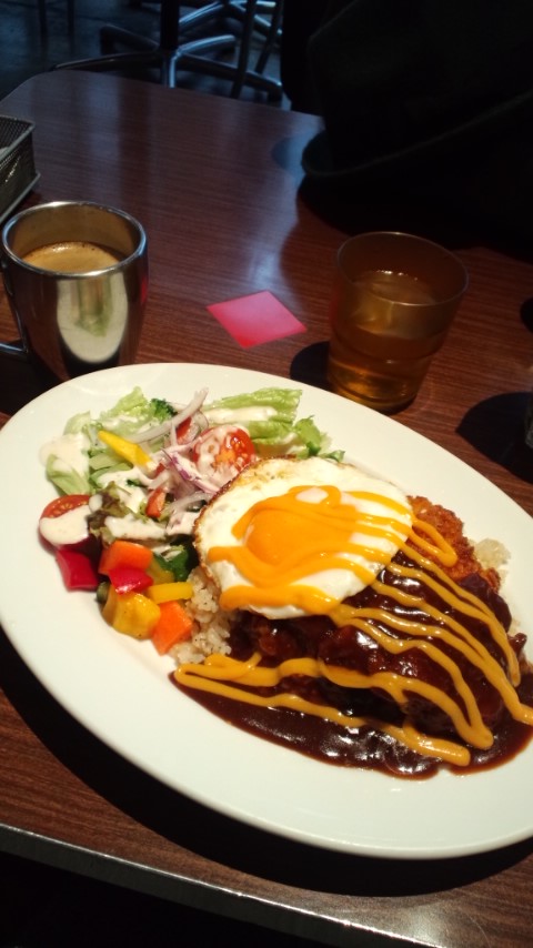 チキンカツレツプレートグリル野菜とチーズデミソース