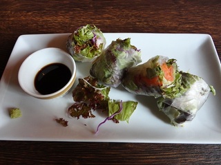 エビとアボカドの生春巻き