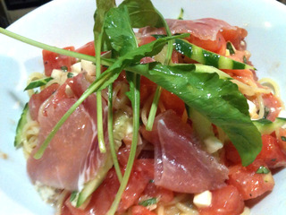 生ハムとルッコラの玄米パスタ