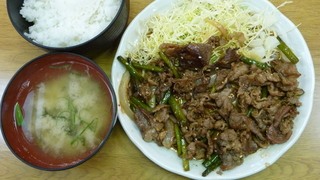 牛肉とにんにくの芽炒め定食