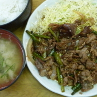 牛肉とにんにくの芽炒め定食