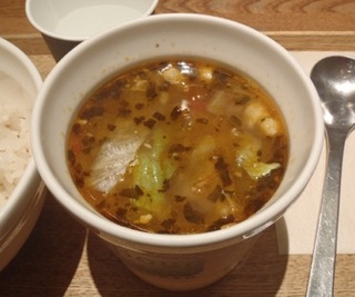 ８種の野菜と鶏肉スープ