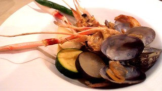 貝と手長エビと新鮮無農薬野菜の蒸し焼き