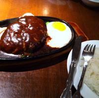 手ごねハンバーグ　デミグラスソース