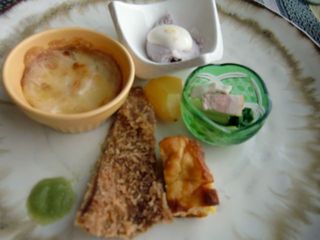 とうもろこしグラタン、ビフかつ　野菜マフィンのオードブル