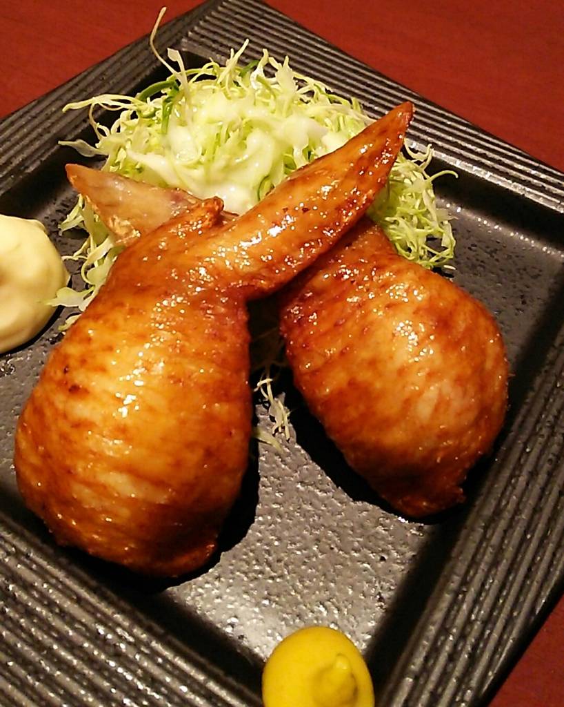 肉汁たっぷり手羽餃子