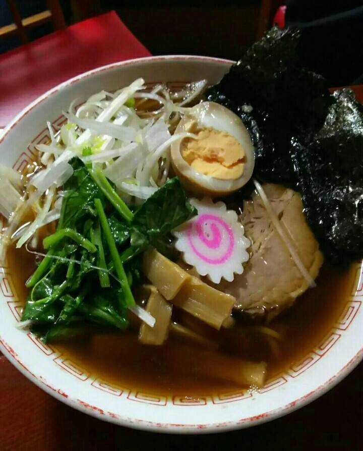 煮干しラーメン、手作り餃子、チャーシューメンマ、モツ煮、棒めん焼きそば、焼き鳥、マグロ刺身