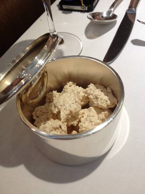 ココナッツのメレンゲのプチフール