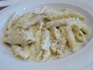 チーズのペンネ