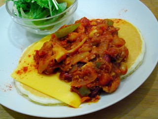 ホットチリビーンズとチェダーチーズのメキシカン・パンケーキ