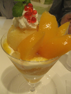 黄金桃のパフェ